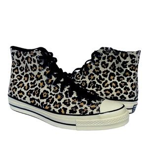 Chuck Taylor cheetah Print Converse - size 7 Men’s / 9 women’s High top style